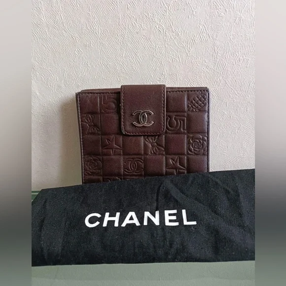 Chanel Wallet - Picture 1 of 11